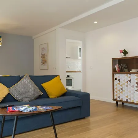 Modern Beach Apartment *